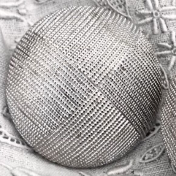 SILVER TEXTURED VINTAGE ROUND CLIP BACK EARRINGS - Picture 5 of 6